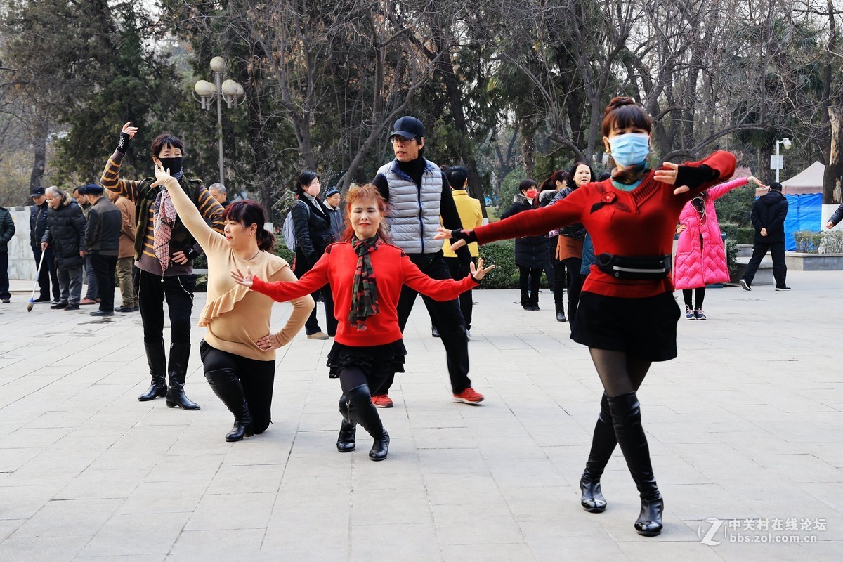 西安革命公园随拍，记实篇跳舞的人们《4》