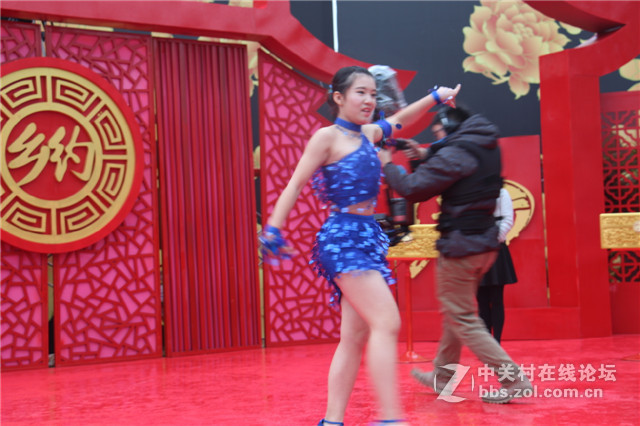 15岁小清新助阵妈妈上央视《乡约》