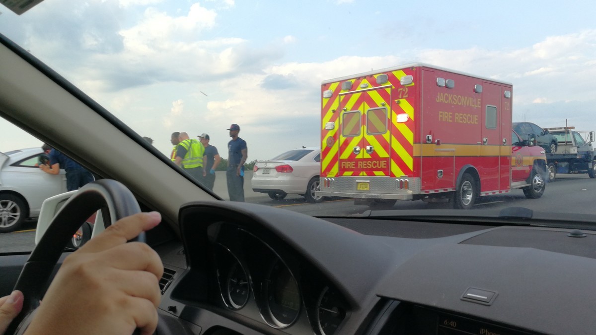 途中抓拍交通事故