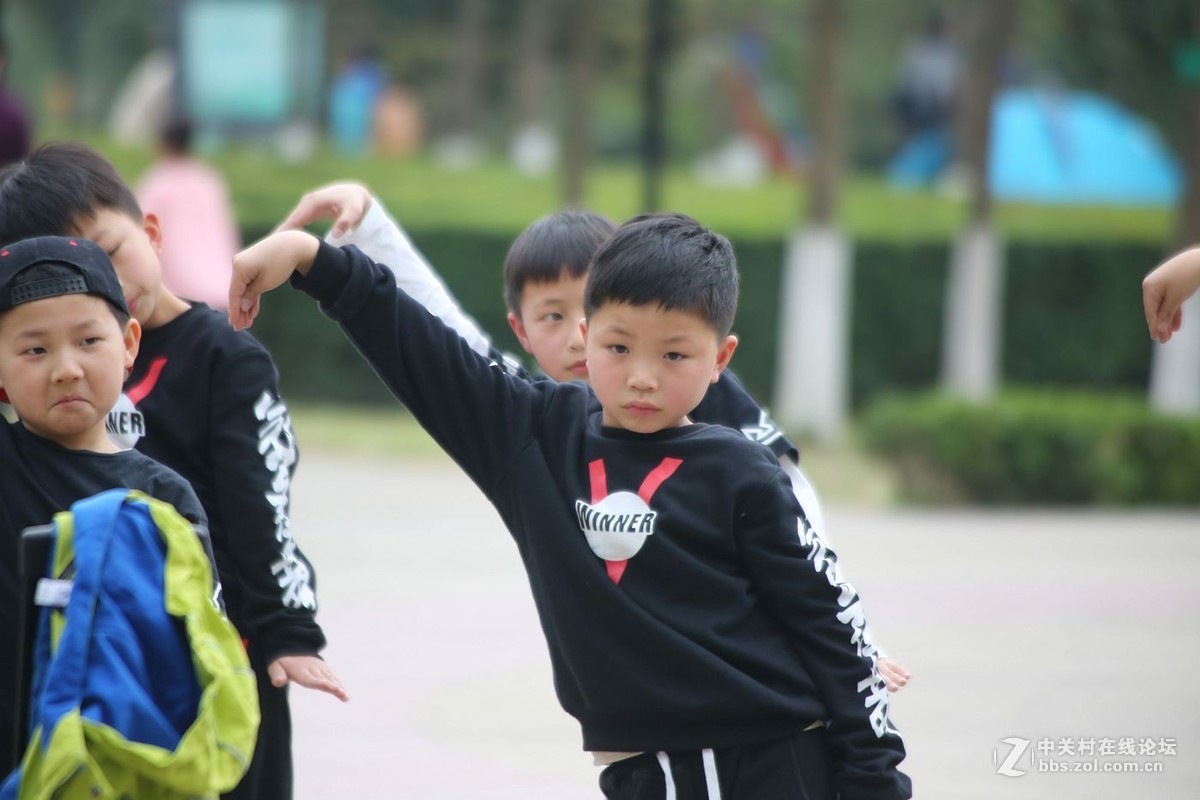 学踢踏舞的孩子