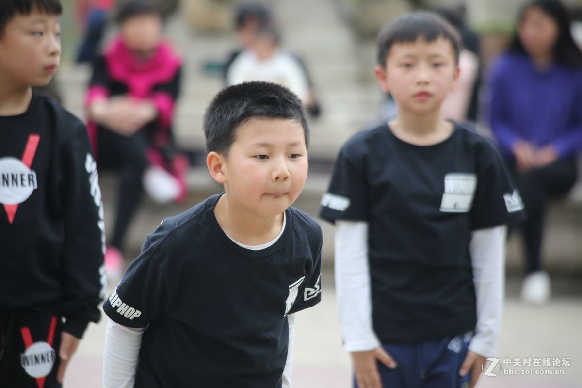 学踢踏舞的孩子