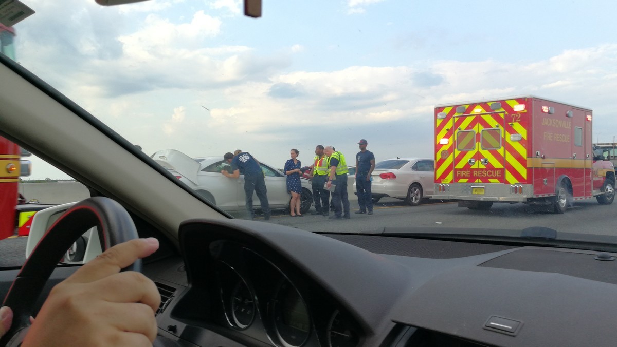 途中抓拍交通事故