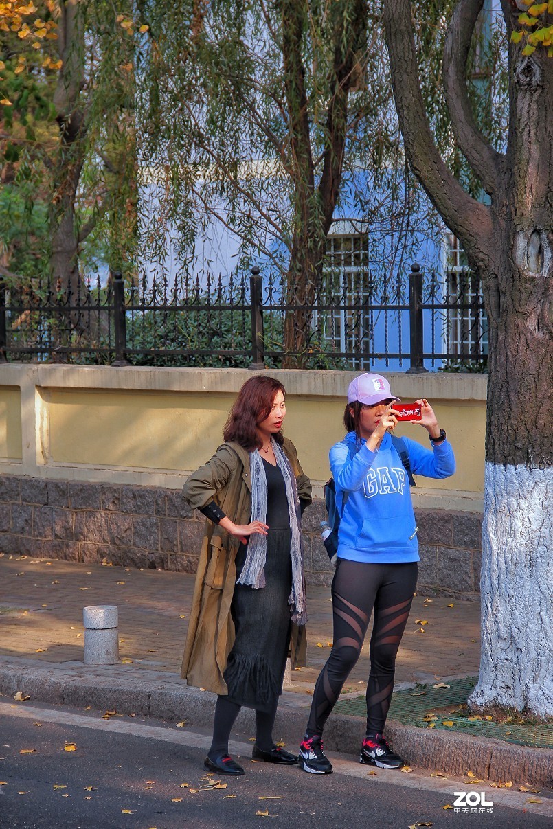 又是《街拍》问题来了，街拍就是抓拍美女吗？肯定不是吧！那就还是叫抓拍美女吧！