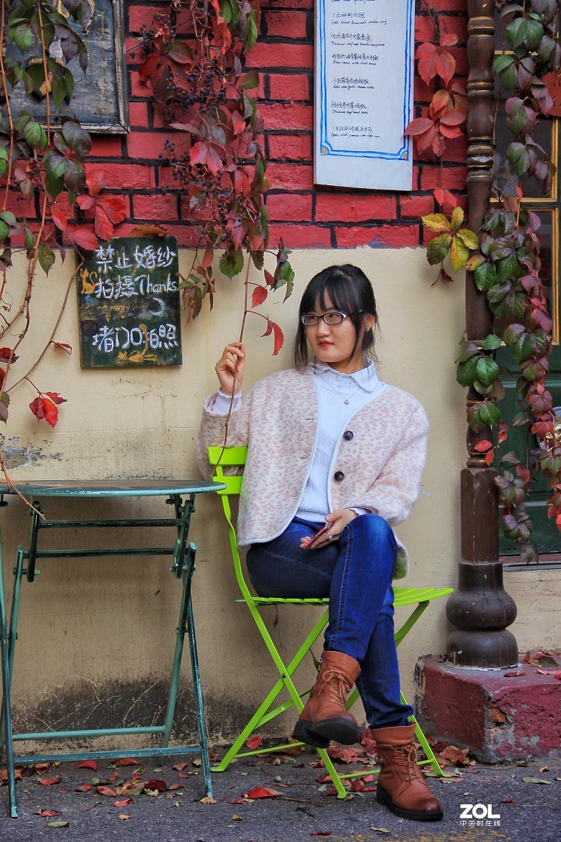 又是《街拍》问题来了，街拍就是抓拍美女吗？肯定不是吧！那就还是叫抓拍美女吧！