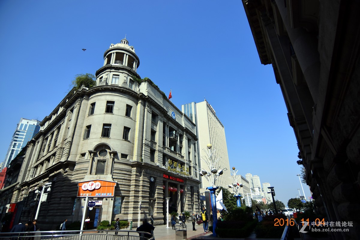 近日,入了图丽的1228,前天一试镜,,并无紫边和暗角,但今天一上uv镜就出现暗角,不知何故