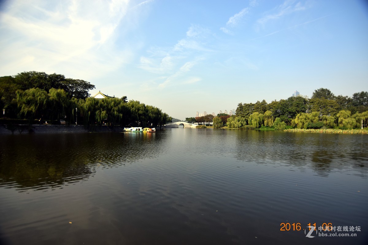 近日,入了图丽的1228,前天一试镜,,并无紫边和暗角,但今天一上uv镜就出现暗角,不知何故