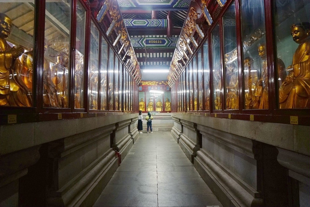 武汉印象古刹归元禅寺中的罗汉堂