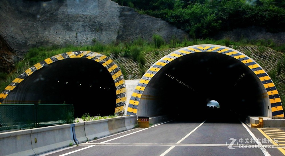 畅游呼伦贝尔穿越隧道