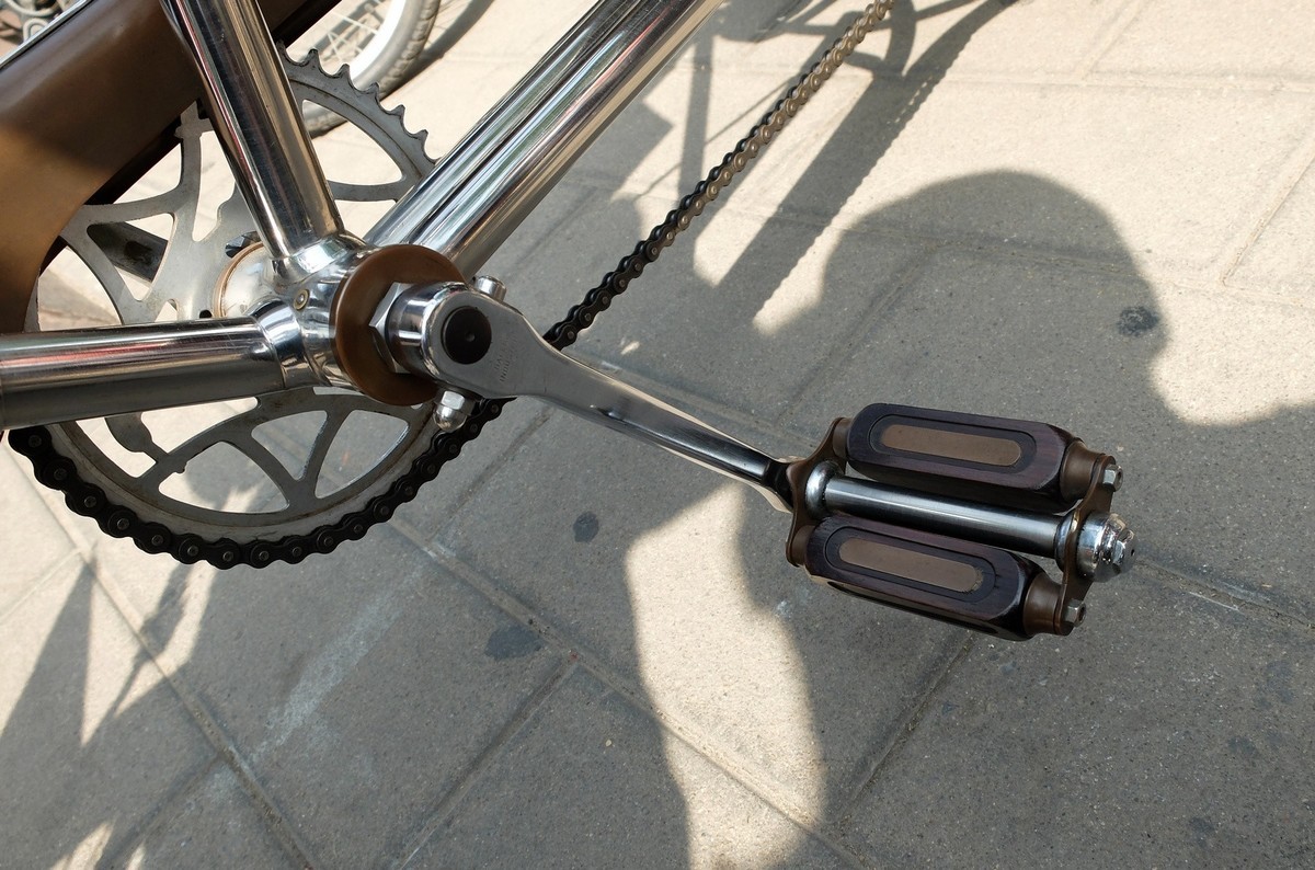 逛什刹海后海跳蚤市场