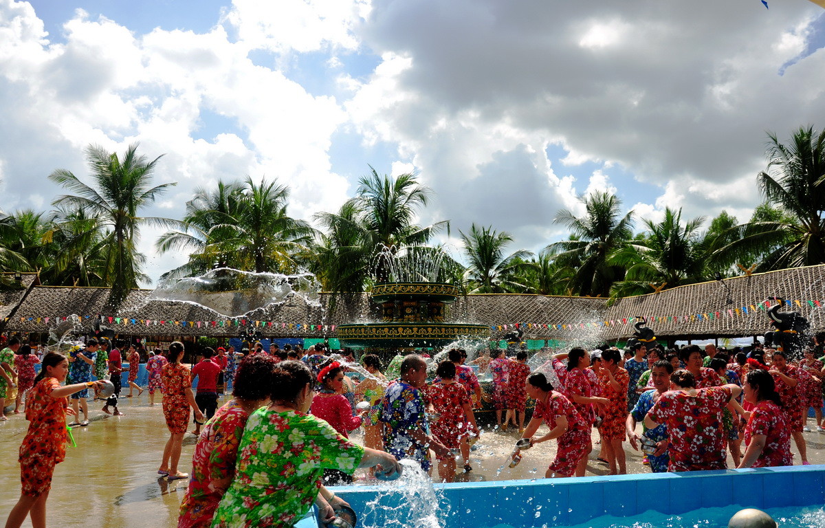 感受泰式泼水节的快乐