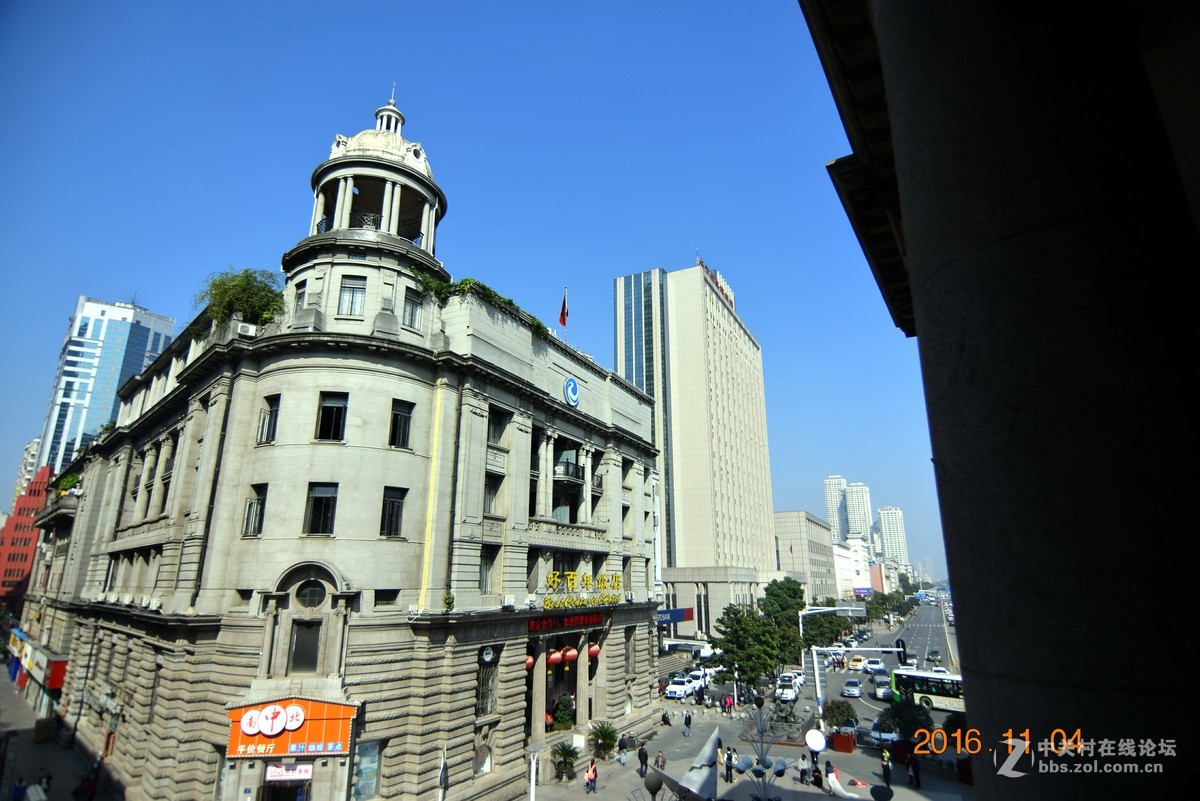 近日,入了图丽的1228,前天一试镜,,并无紫边和暗角,但今天一上uv镜就出现暗角,不知何故