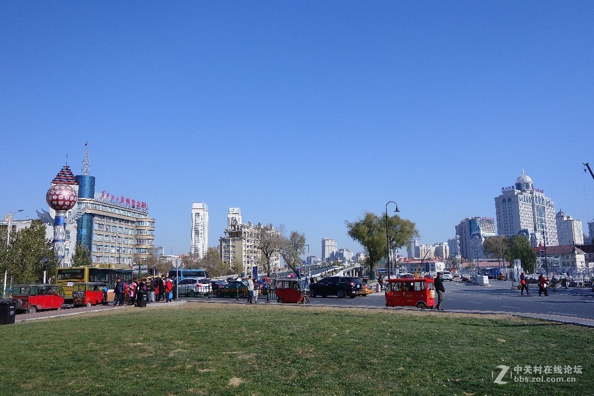 哈尔滨火车站北广场续拍，教堂洋葱头还没安装好。