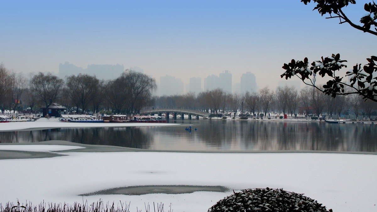 公园雪景