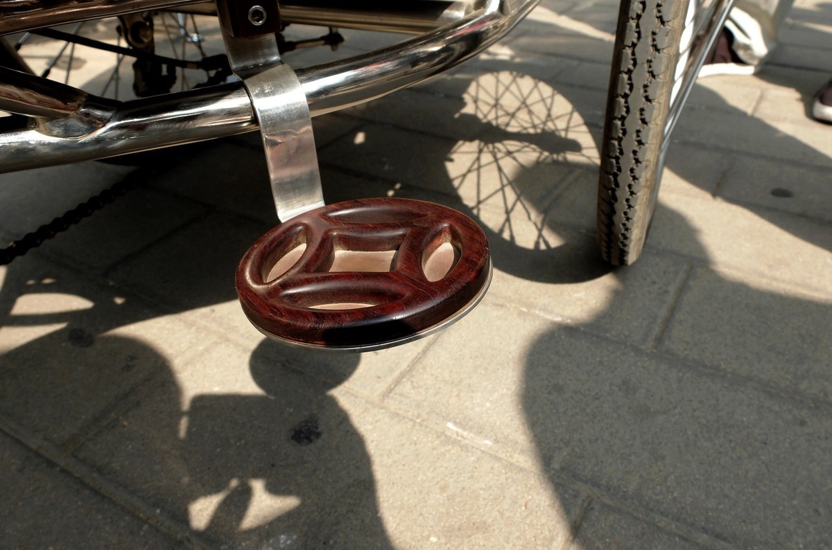 逛什刹海后海跳蚤市场