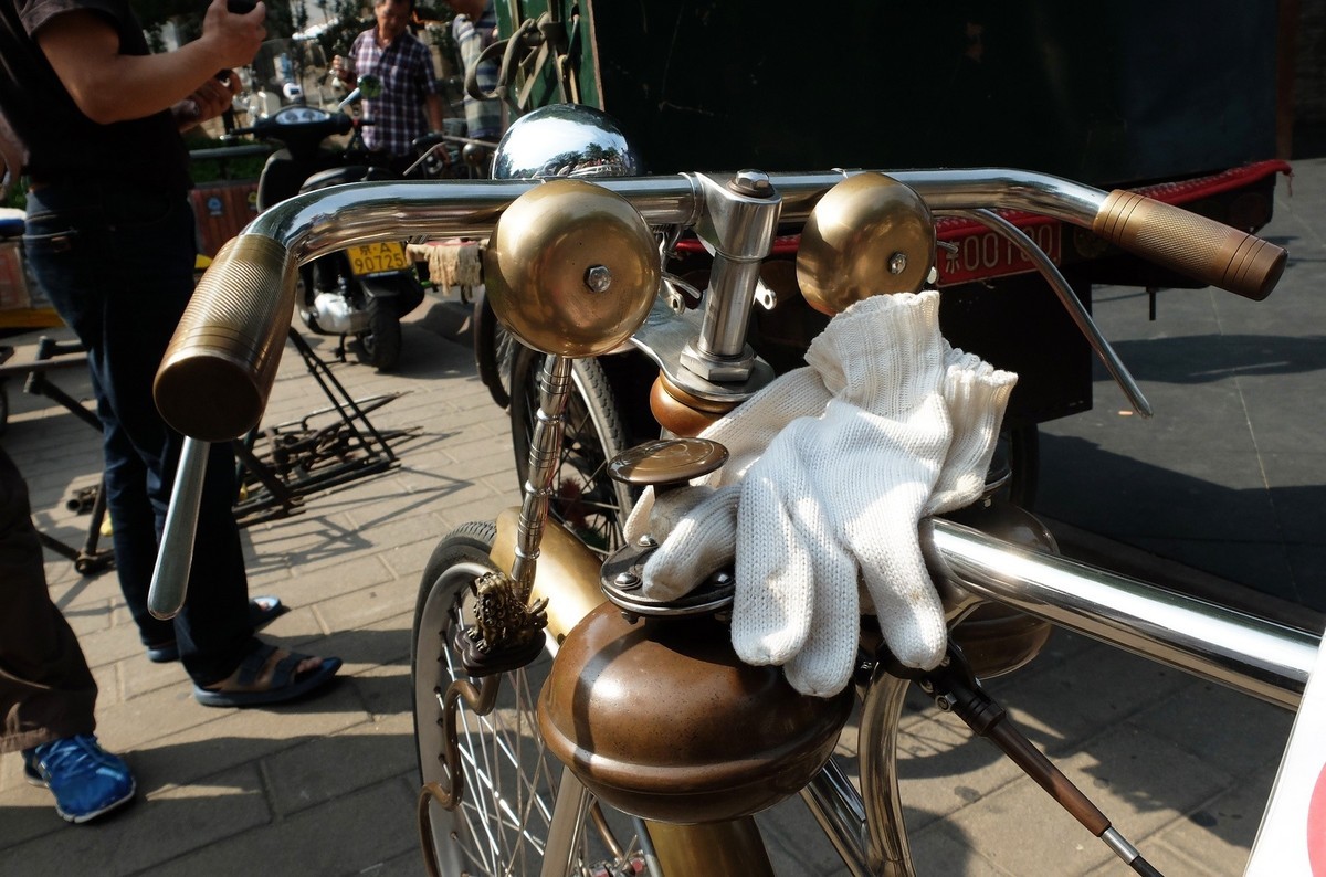 逛什刹海后海跳蚤市场