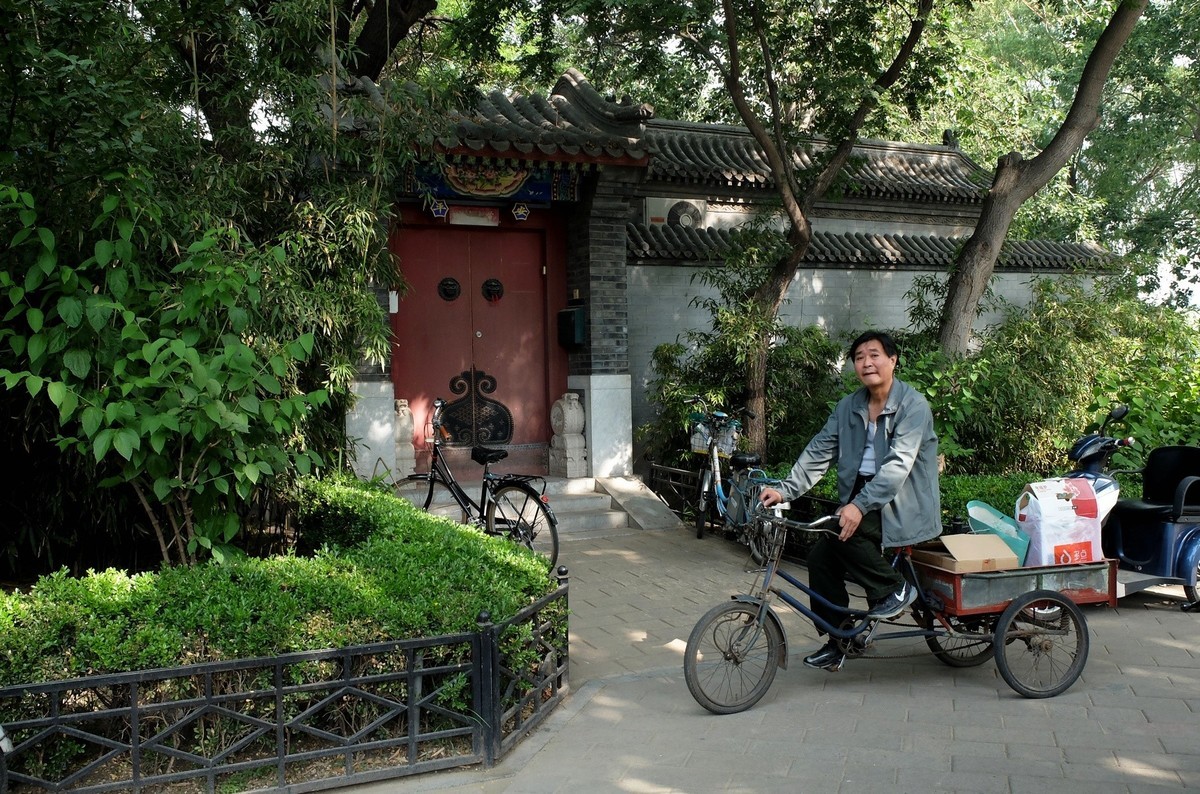 逛什刹海后海跳蚤市场