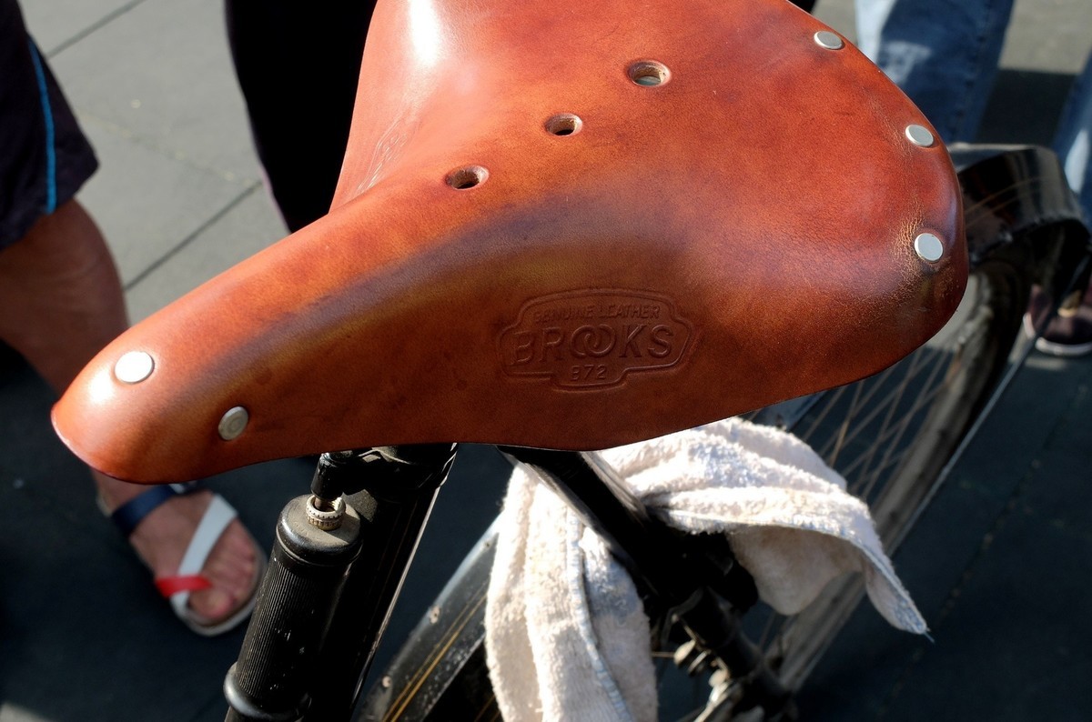 逛什刹海后海跳蚤市场