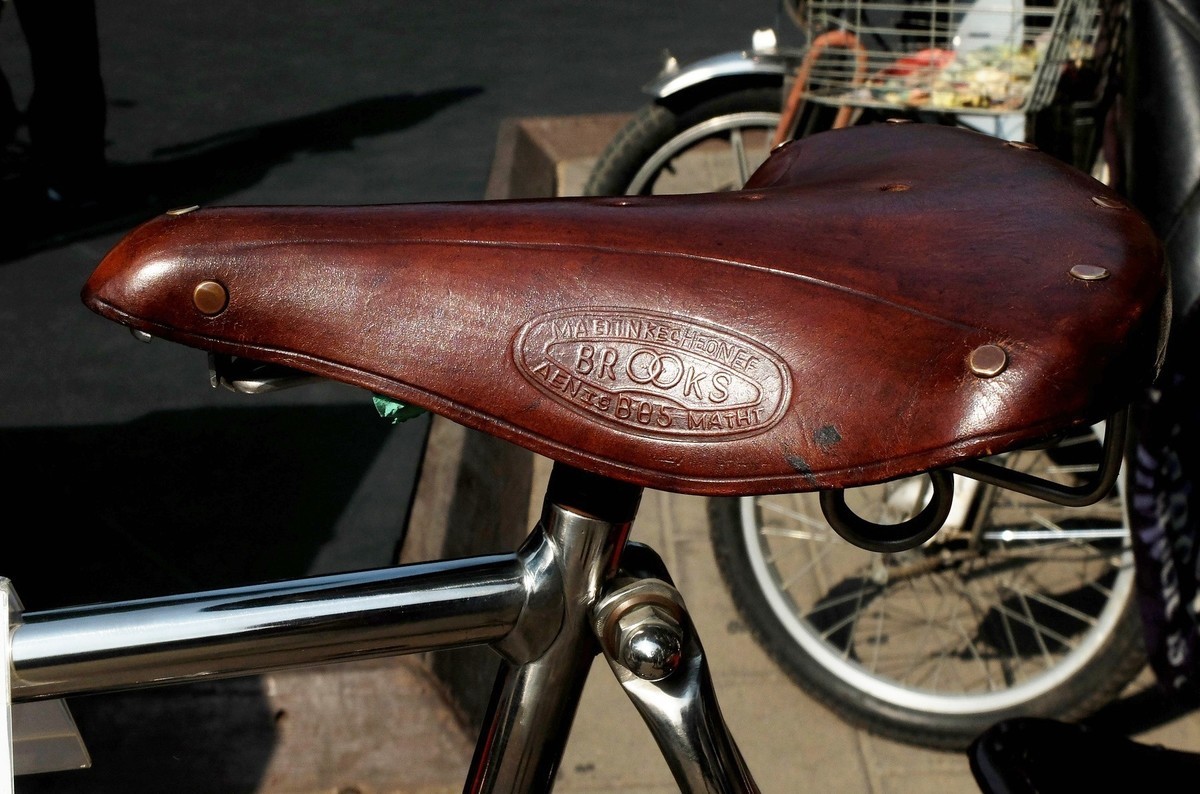 逛什刹海后海跳蚤市场