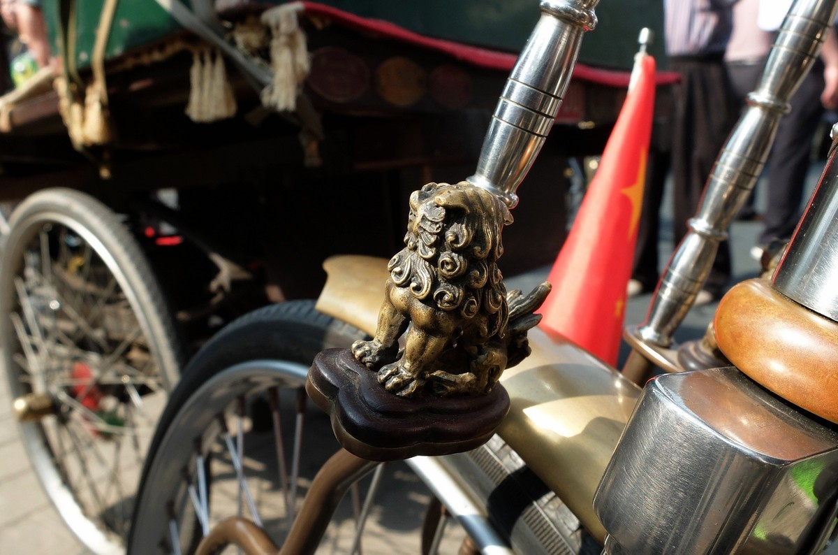 逛什刹海后海跳蚤市场