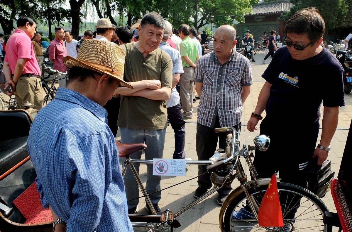 逛什刹海后海跳蚤市场
