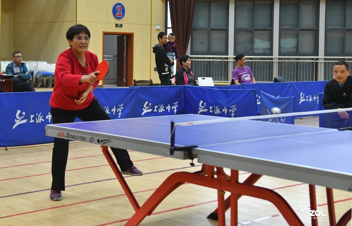 乒乓球赛老大妈组