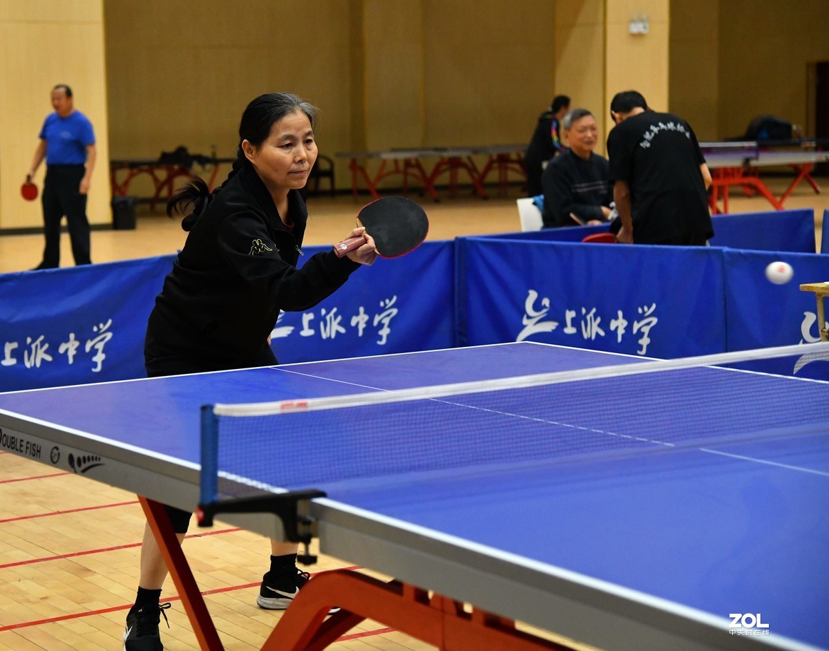 乒乓球赛老大妈组