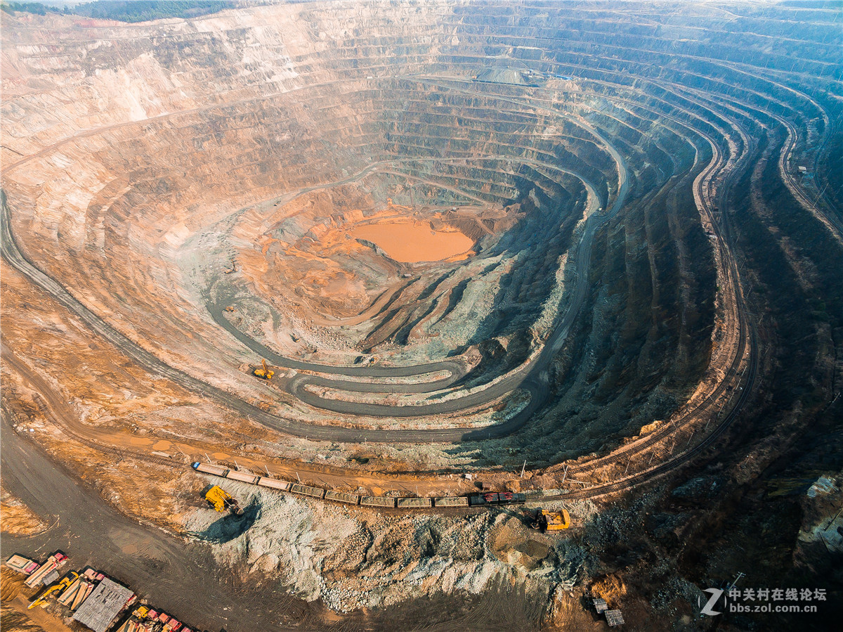 亚洲第一富矿石碌铁矿图片