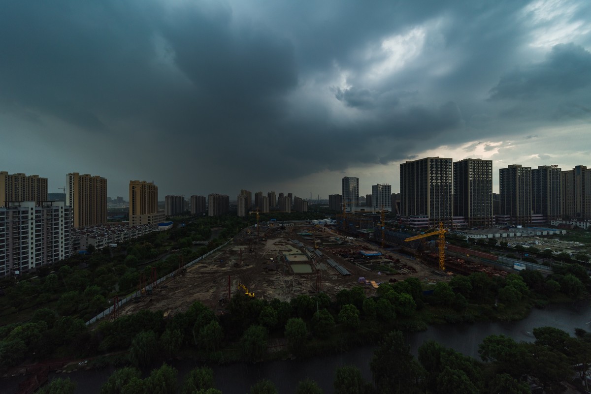 暴雨来临前的一组城市风光照