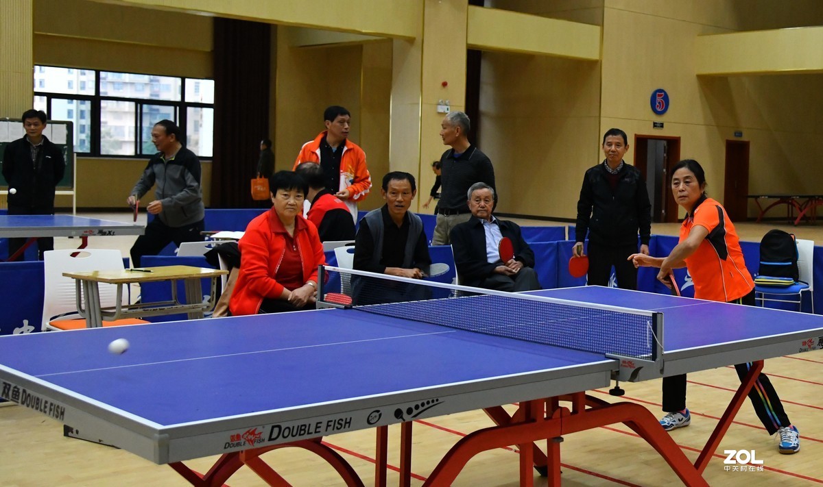 乒乓球赛老大妈组