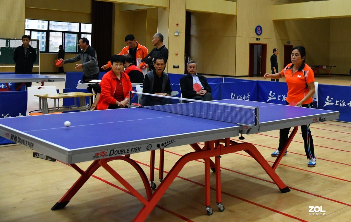 乒乓球赛老大妈组
