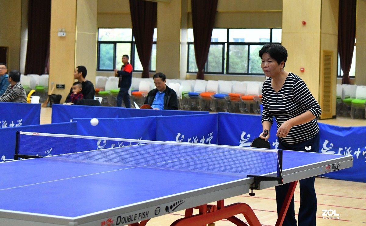 乒乓球赛老大妈组