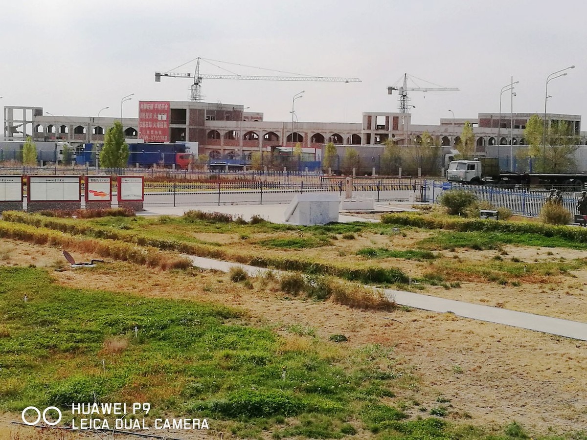 霍尔果斯口岸看国门