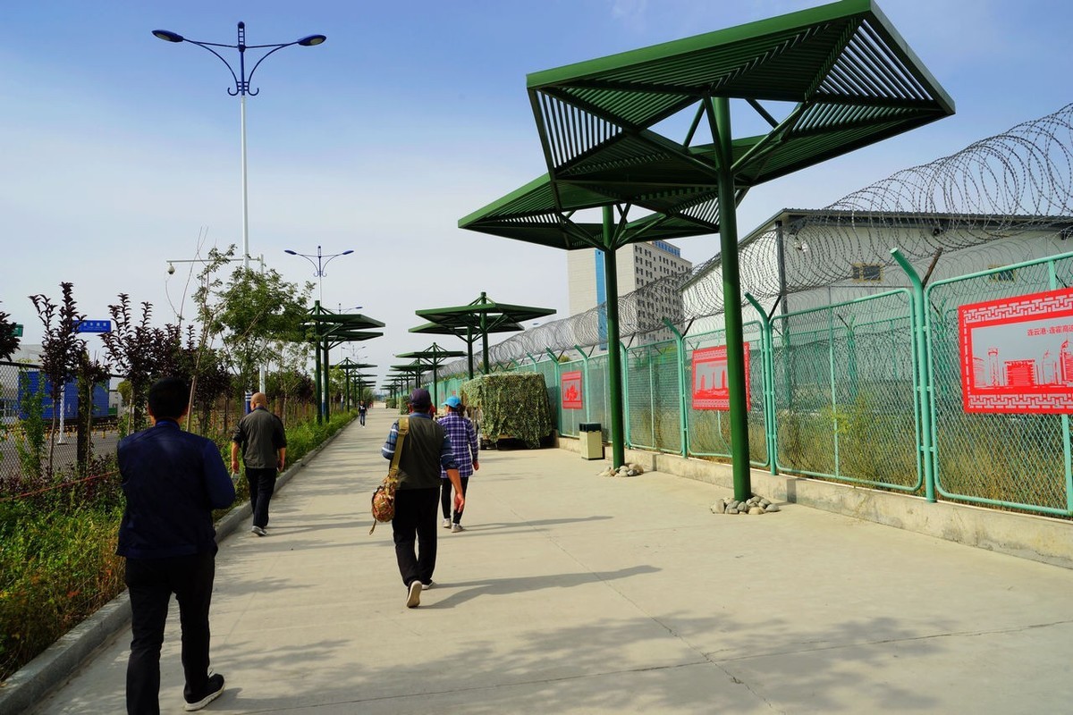 霍尔果斯口岸看国门