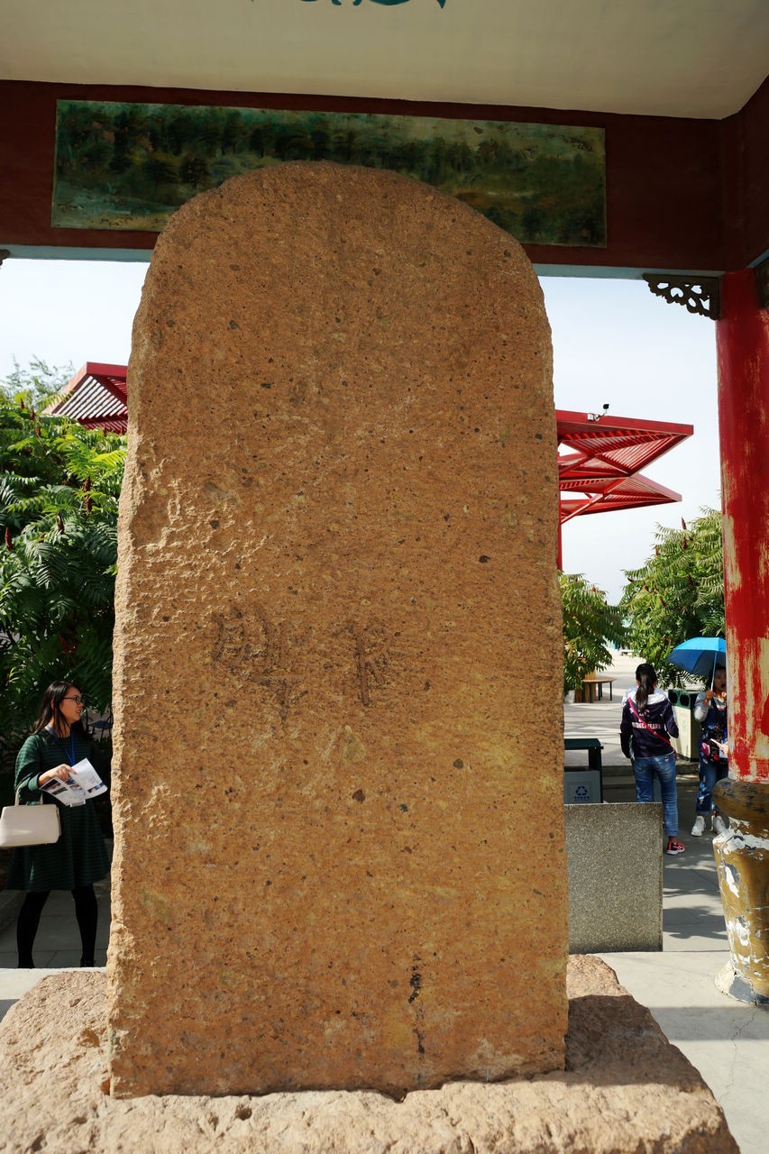 霍尔果斯口岸看国门