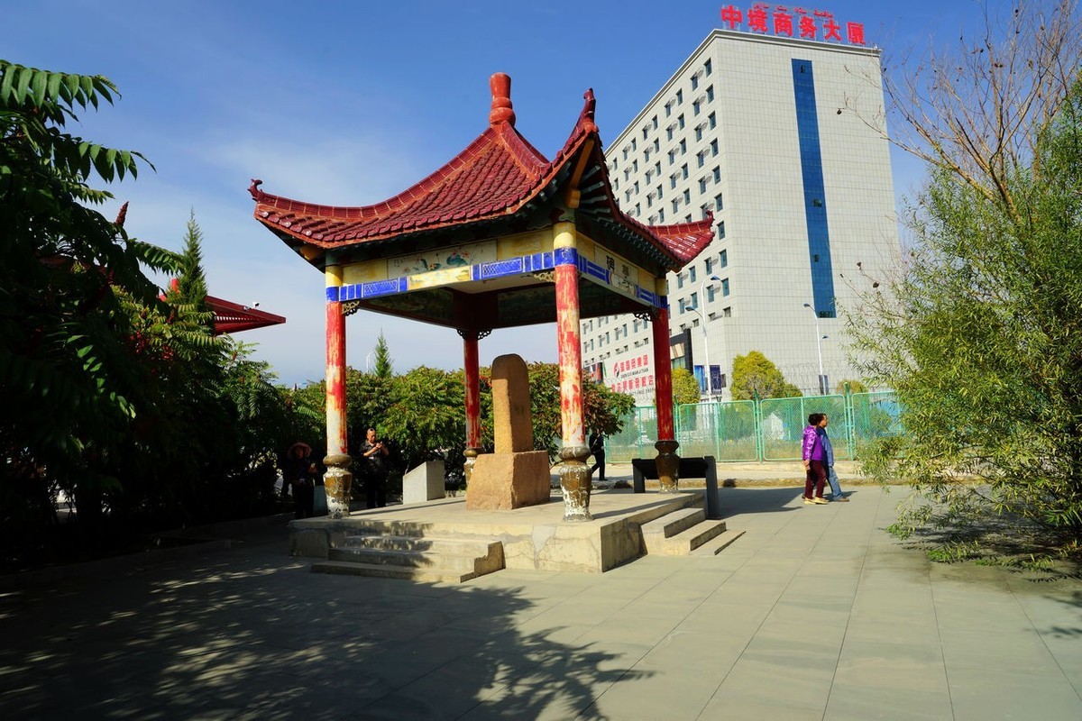 霍尔果斯口岸看国门