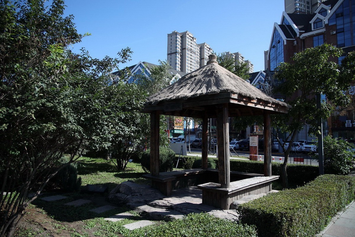 五国头城 . 坐井观天