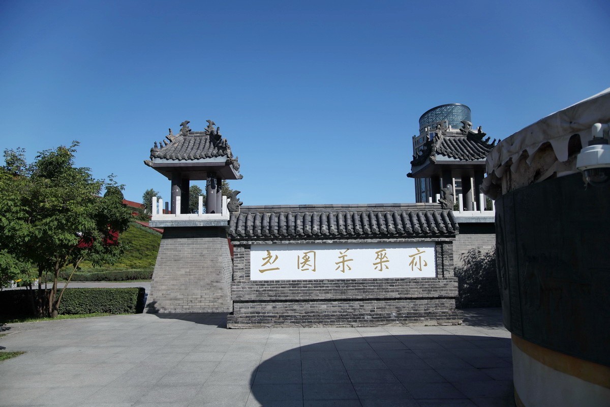 五国头城 . 坐井观天