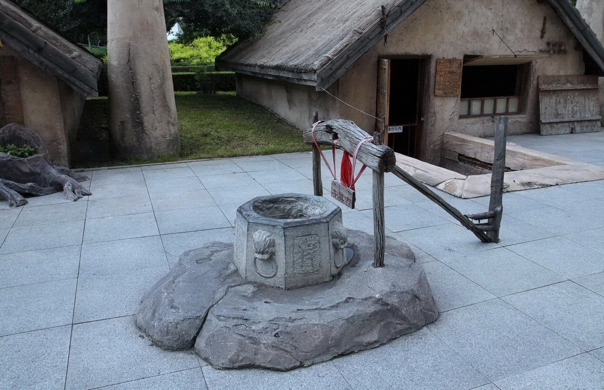 坐井观天 . 五国头城