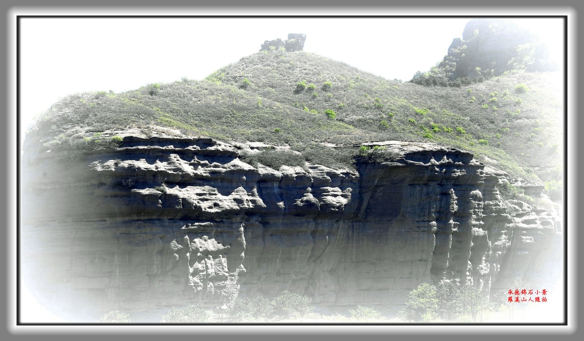 承德丹霞地貌小景：轻薄晓雾出山去，俊色锦石入眼来！