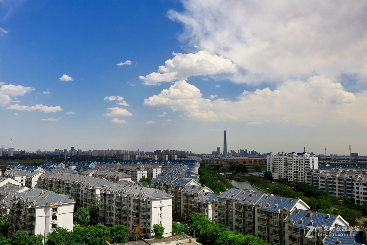 蓝天下的117大厦