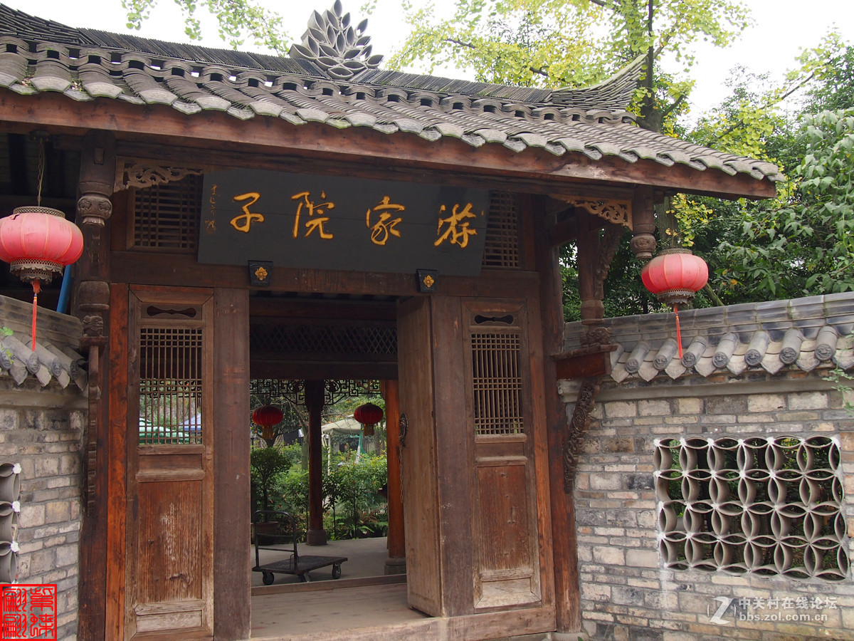 游家院子的椅雕与门雕