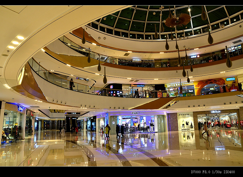 拍摄新开业的万达广场