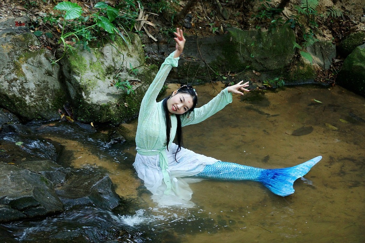 穿越溪水汉服美人鱼雪溪