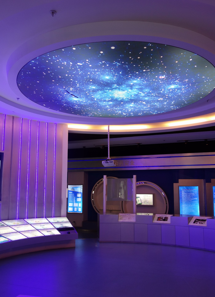 2015-09-28  导航仪质量很差 公司总部确很漂亮