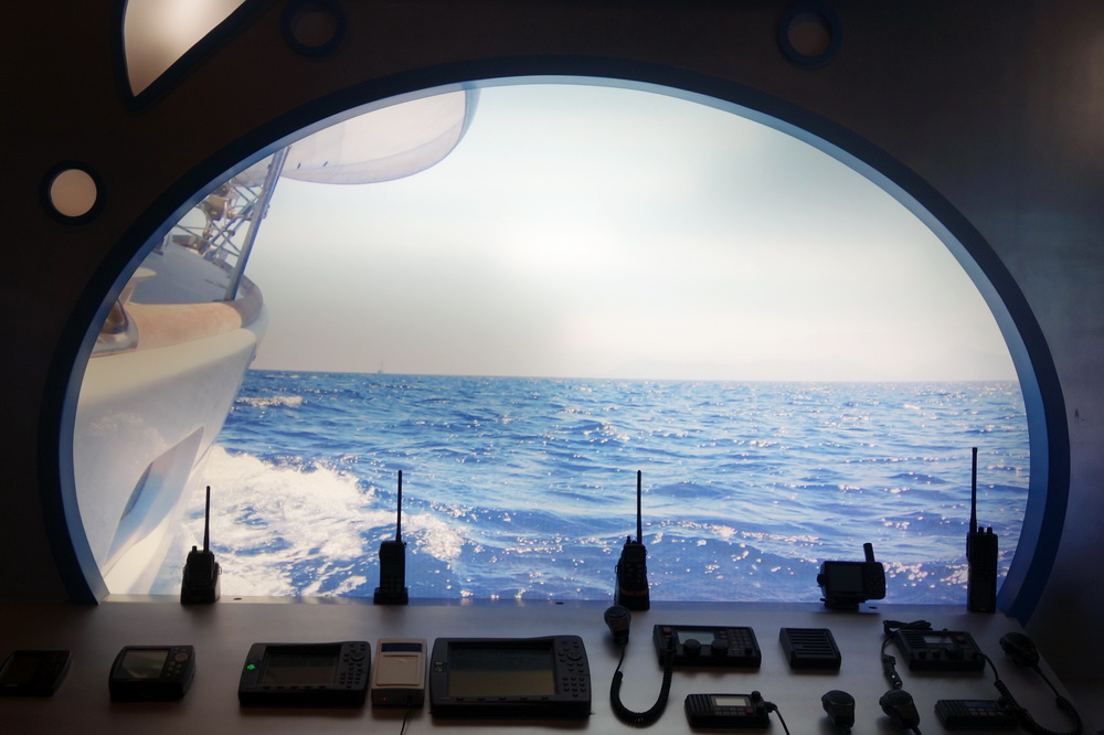 2015-09-28  导航仪质量很差 公司总部确很漂亮