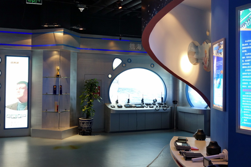 2015-09-28  导航仪质量很差 公司总部确很漂亮