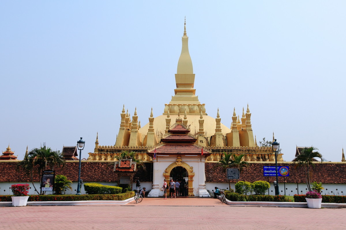 老挝东南亚最后一块世外桃源三万象塔銮寺