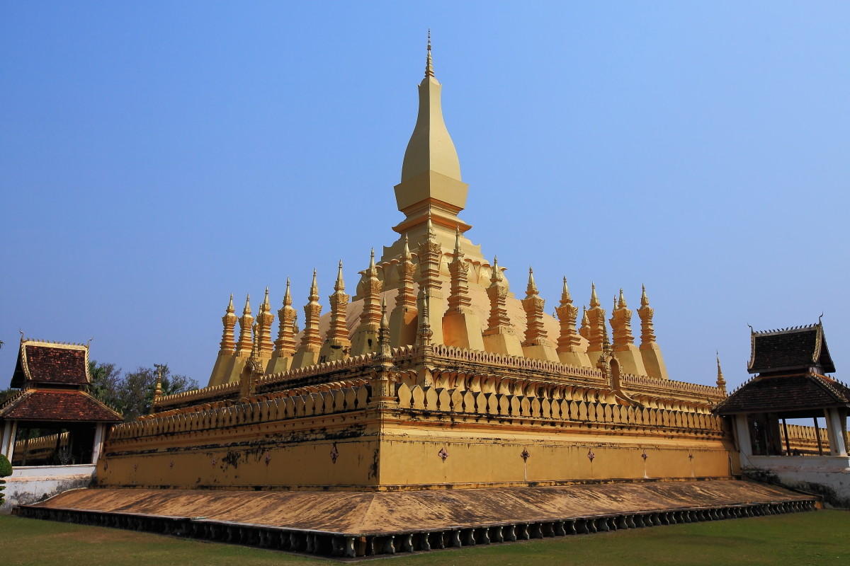 老挝东南亚最后一块世外桃源三万象塔銮寺