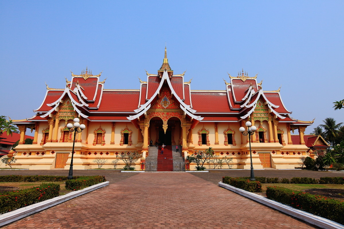 老挝东南亚最后一块世外桃源三万象塔銮寺