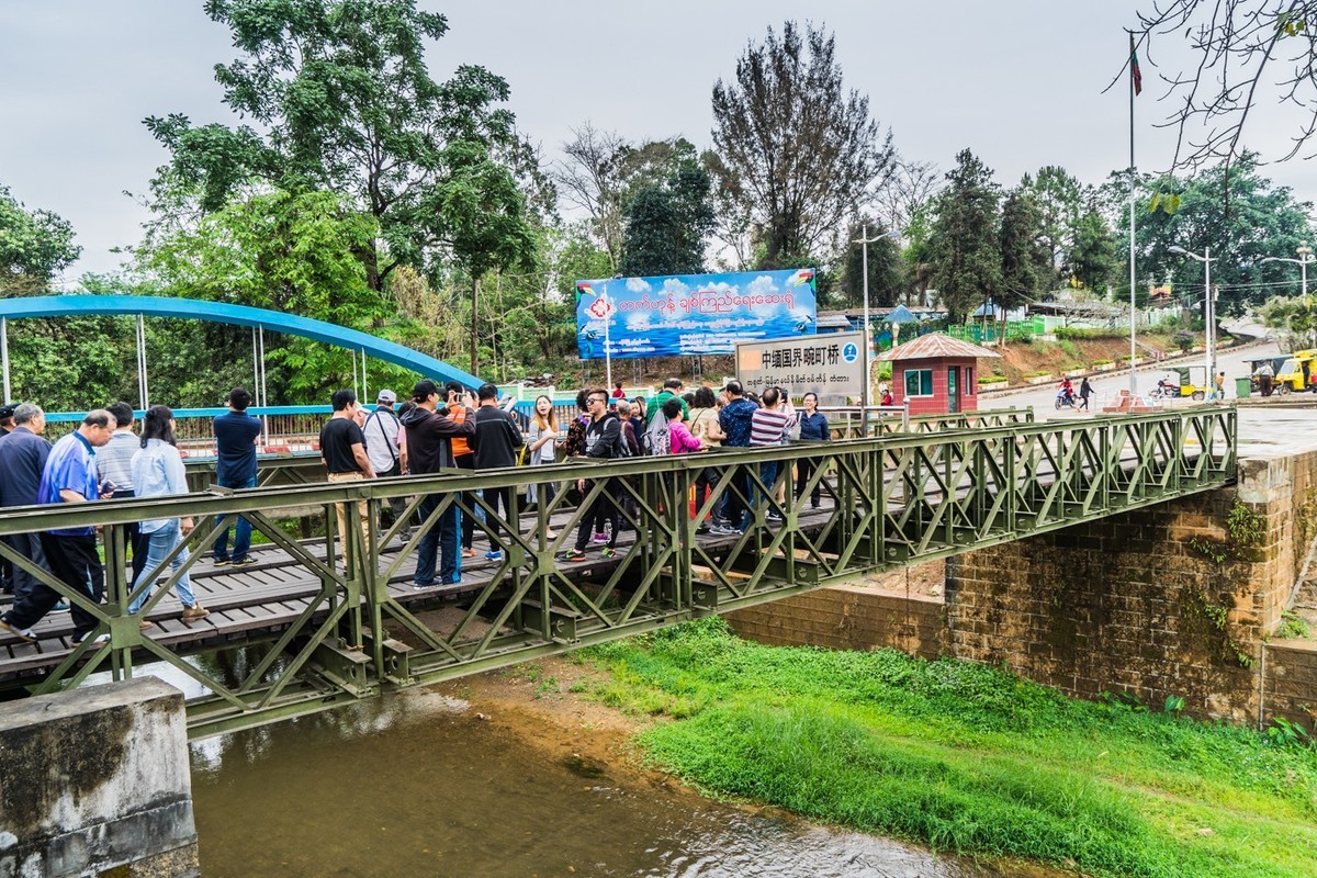 中国最神奇的边陲风情，中缅边界“一桥两国”，两国民众亲如一家__凤凰网